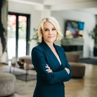 Regina Vannicola, The Regina Vannicola Real Estate Group, Compass